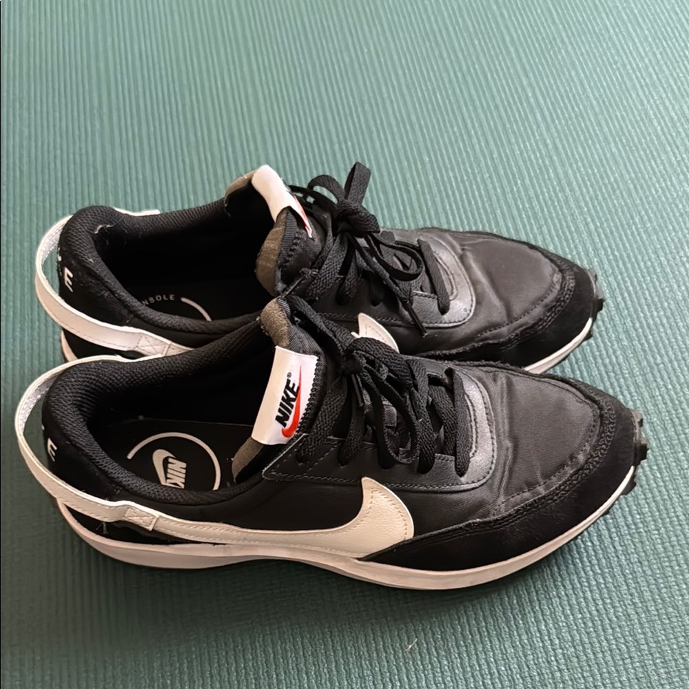 Nike Women’s Waffle Debut